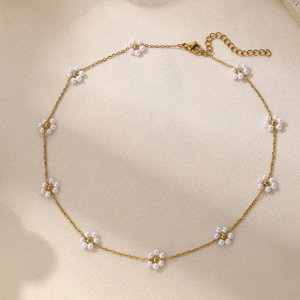Pearl flower necklace