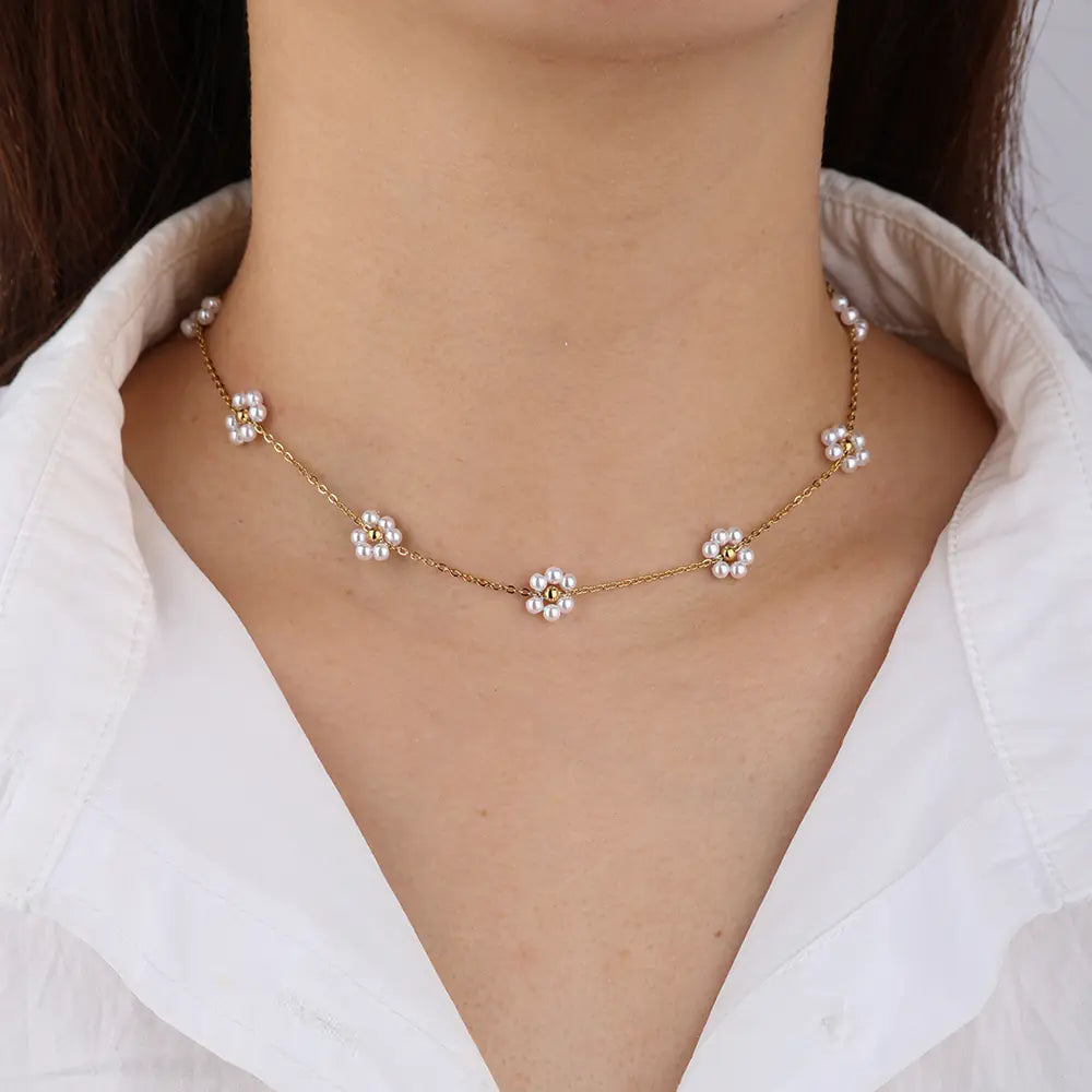 Pearl flower necklace